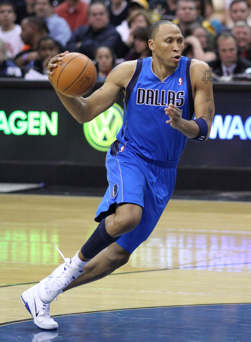 Shawn Marion playing for the Dallas Mavericks; his leg tattoo was meant to say The Matrix
